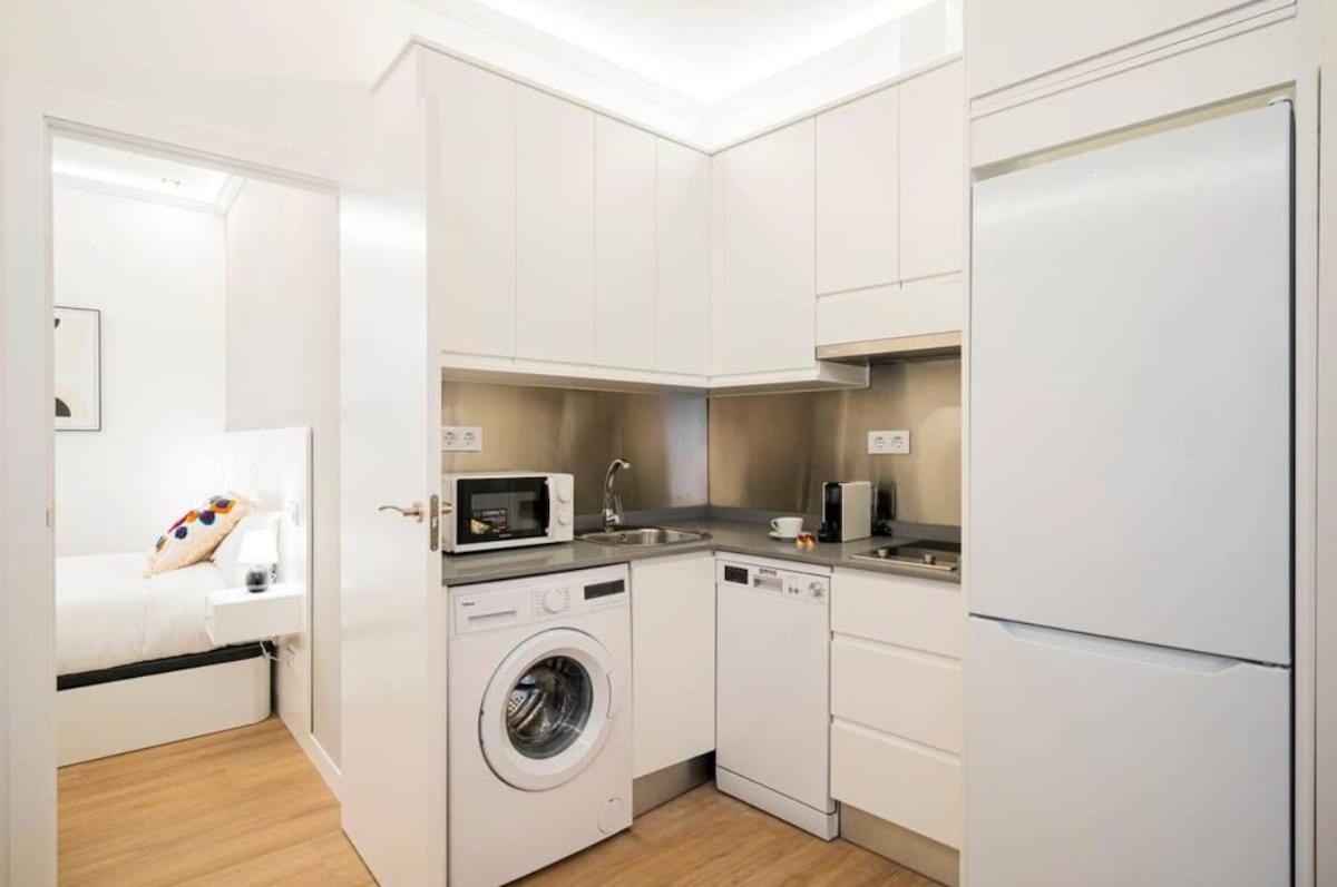 Plaza Mayor Cozy Private Apartment With Ac Madrid Eksteriør billede